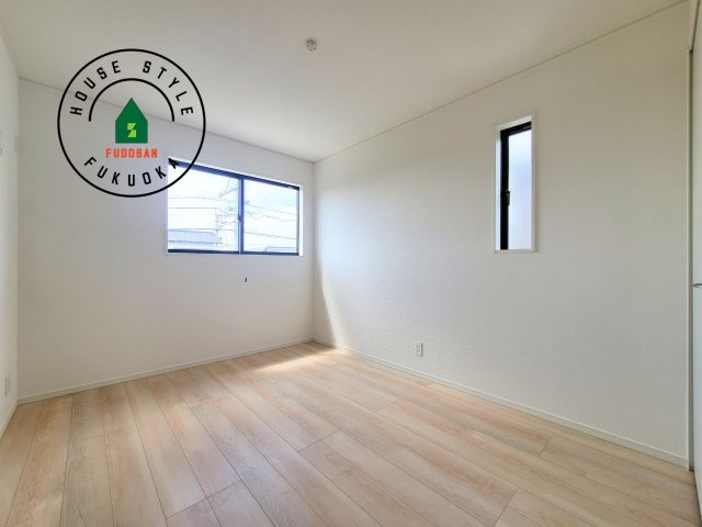 太宰府市高雄6丁目第3-2棟（1号棟）の洋室|採光良好な洋室は全居室、複層ガラスの遮熱効果と断熱効果で、一年中快適に過ごせます。