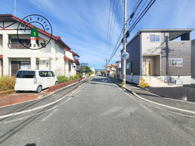 太宰府市高雄6丁目第3-2棟（1号棟）の前面道路含む現地写真|前面道路です。