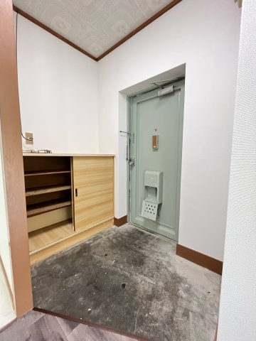 ハイツ松江の玄関