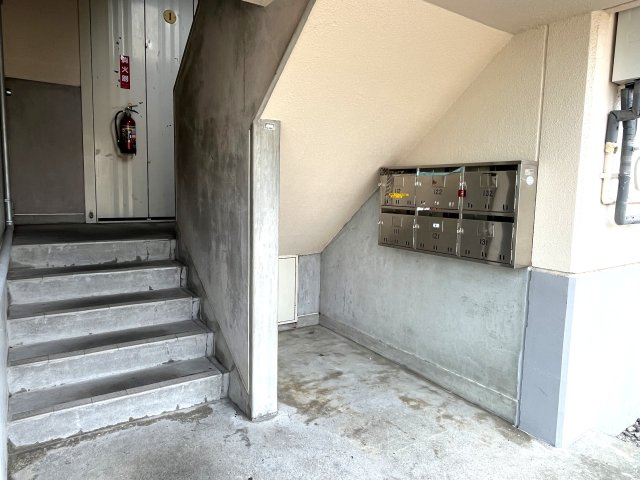 ハイツ松江のエントランス