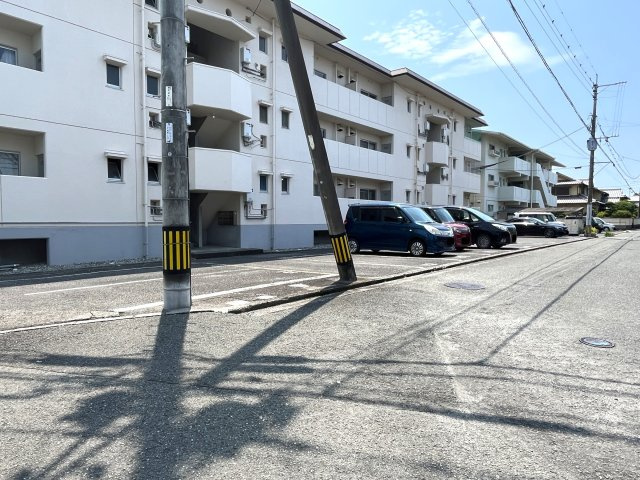 ハイツ松江の駐車場