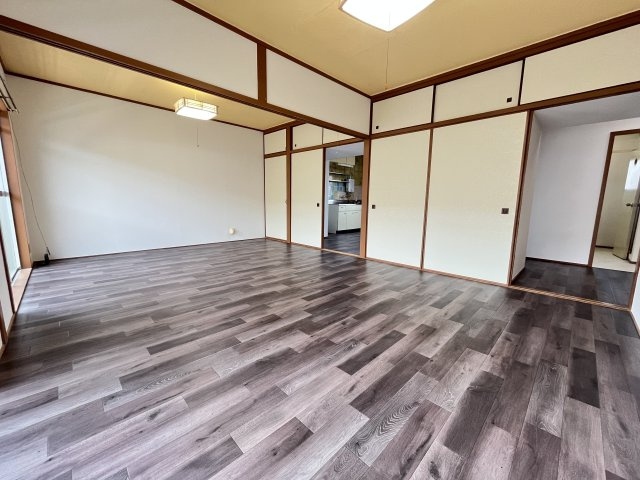 ハイツ松江の居間・リビング