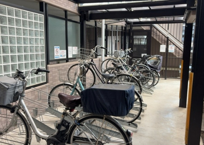 【駐輪場】 | ライオンズマンション古淵第２ | マンションの駐輪場は、事前に空きがあるか確認を取ると安心です。せっかく入居したのに駐輪スペースがない！なんてことになったら大変ですよね。そこで、内見時や購入前にはまず事前に確認しておくと良いでしょう。