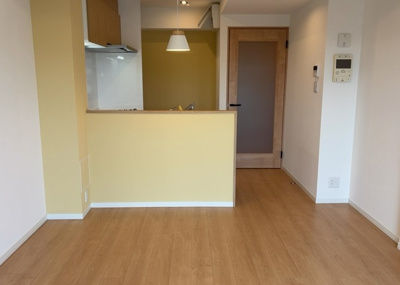 【ダイニング】 | ライオンズマンション古淵第２ | ダイニングは、食事や家族の団らんスペースとしてだけではなく、ほかの用途としても使用することができます。ダイニングテーブルを置き、食事のためのスペースを作ることでリビングとの差別化を図ることができます。