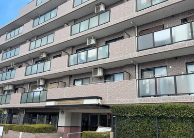 【構造・工法・仕様】 | ライオンズマンション古淵第２ | ＲＣ造、Reinforced Concreteは直訳すると補強されたコンクリートです。主に柱や梁・床・壁が鉄筋とコンクリートで構成おり、鉄筋を組んだ型枠にコンクリートを流し込んで固めたものを指します。