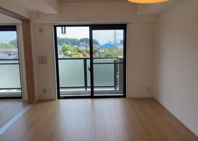 【居間・リビング】 | ライオンズマンション古淵第２ | リビングの間取りの種類は大きくわけてリビングとダイニングが別になっているタイプ、リビングダイニング一体型です。どちらも一長一短ですので、家を選ぶ時はその両面をチェックして決めるようにしましょう。