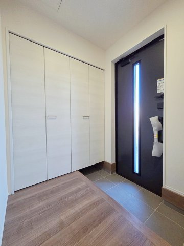 【玄関】 | 知多市つつじが丘3丁目　2号棟