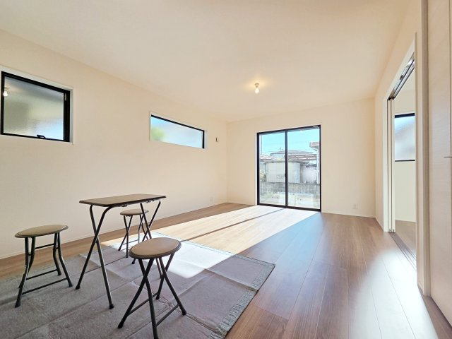 【居間・リビング】 | 知多市つつじが丘3丁目　2号棟