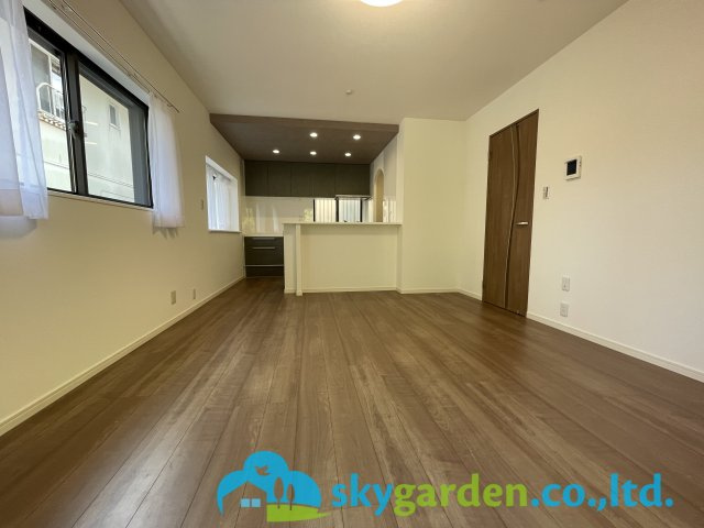 鎌倉市稲村ガ崎2丁目　中古戸建の居間・リビング|家族の会話が弾みそうです