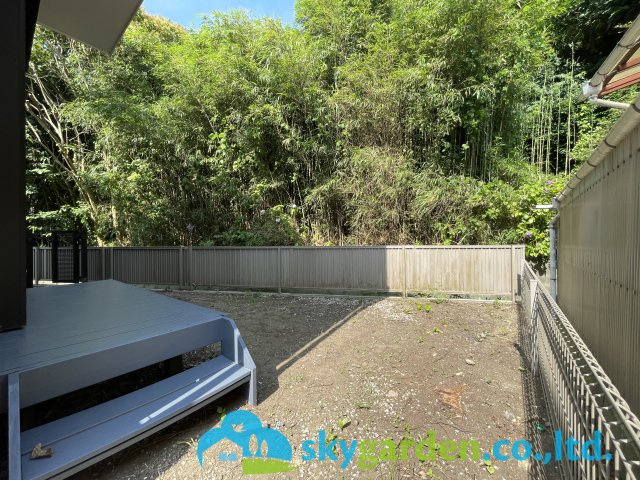 鎌倉市稲村ガ崎2丁目　中古戸建の庭|お庭が付いています