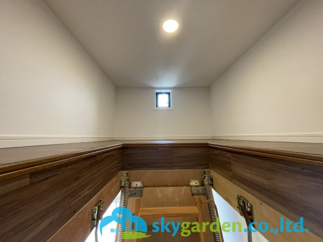 鎌倉市稲村ガ崎2丁目　中古戸建の収納|小屋裏収納の様子
