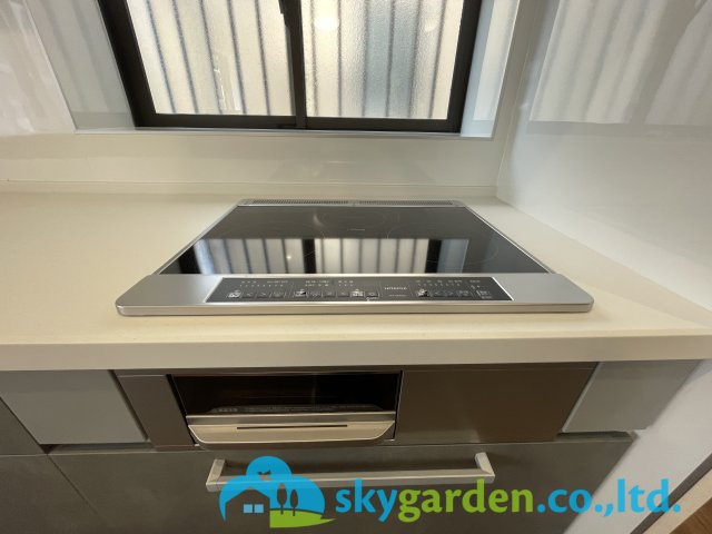 鎌倉市稲村ガ崎2丁目　中古戸建のキッチン|IHヒーター