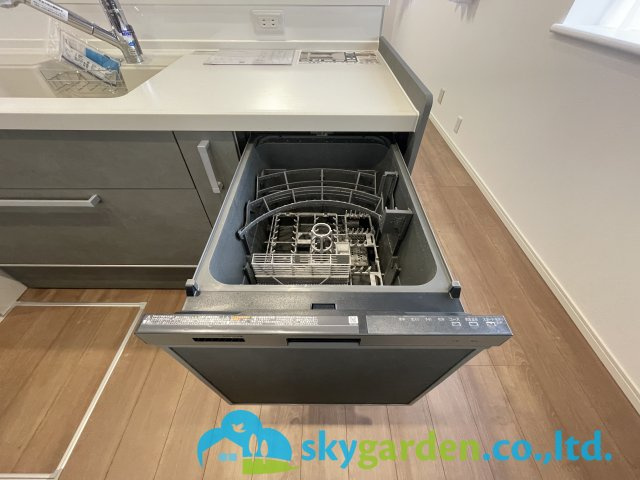 鎌倉市稲村ガ崎2丁目　中古戸建のキッチン|食洗機内蔵