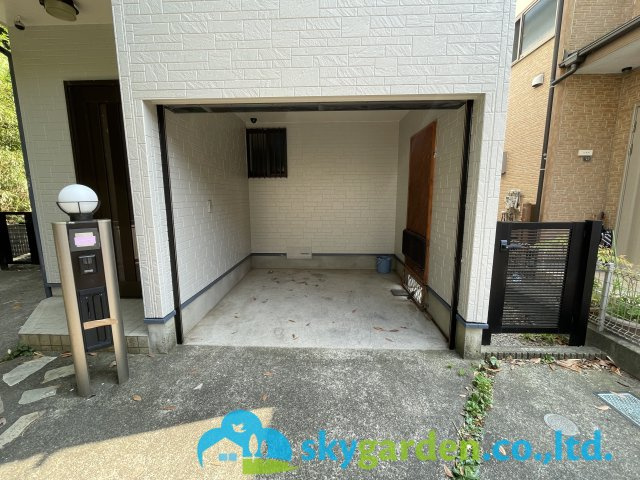 鎌倉市稲村ガ崎2丁目　中古戸建の駐車場