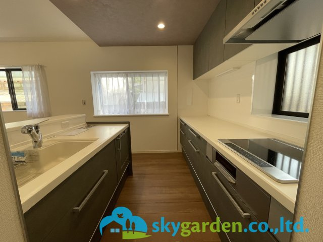 鎌倉市稲村ガ崎2丁目　中古戸建のキッチン|食洗機内蔵　IHクッキングヒーター　