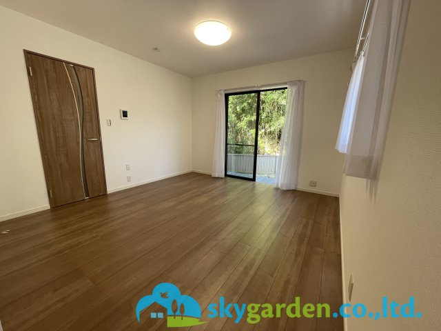 鎌倉市稲村ガ崎2丁目　中古戸建の居間・リビング|ゆったりとした居間です