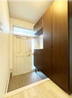 神戸市西区春日台2丁目の玄関