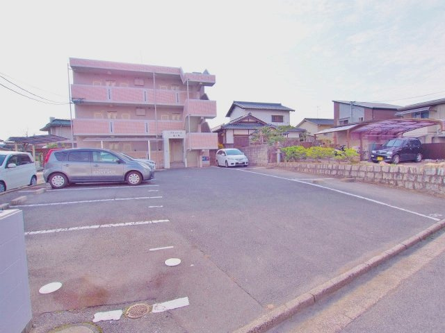 グランドール宮の町の駐車場