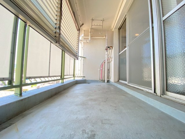 【価格改定】ハイム長岡A棟のバルコニー|西向きの広々としたルーフバルコニーで、開放感たっぷりのひとときを♪
洗濯物の外干しも楽々です！