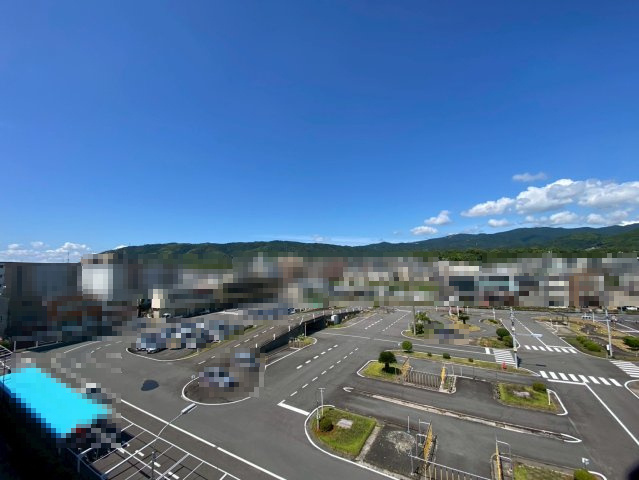 【価格改定】ハイム長岡A棟の展望|長岡自動車教習所すぐそばのマンションです。
周囲に視界を遮る建物がなく、開放感のある眺望が魅力です。