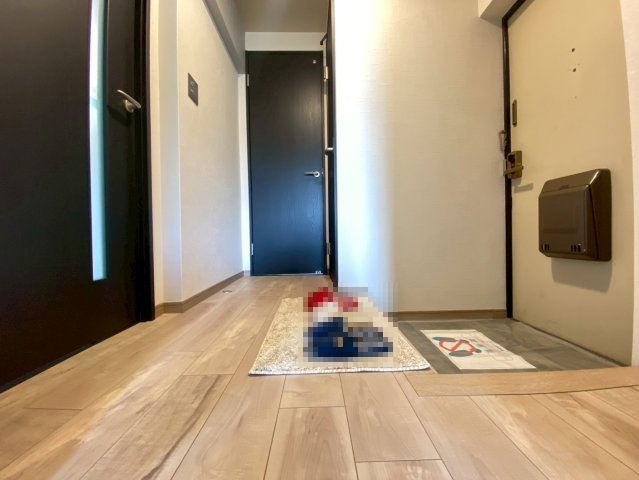 【価格改定】ハイム長岡A棟の玄関|シンプルで落ち着いたナチュラルテイストの玄関。