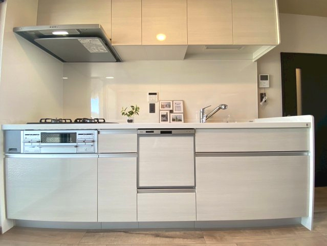 【価格改定】ハイム長岡A棟のキッチン|3口ガスコンロ・グリル・食洗機付きのキッチンで、毎日のお料理がはかどります。