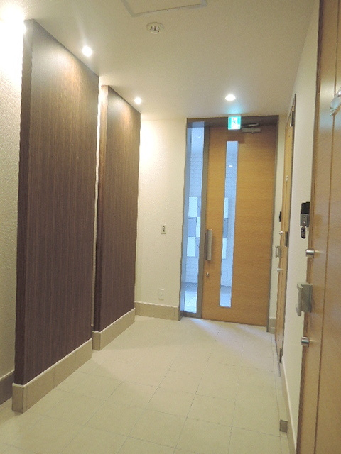 Ehepaar（エーエパール）のロビー|安心のオートロック付　内階段・内廊下