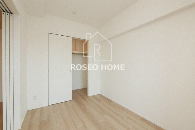 フォルナート扇町の洋室