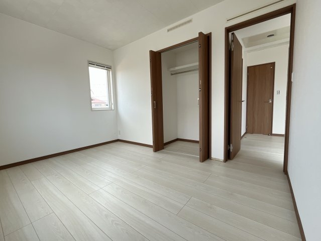 【中古戸建】太田市東矢島町の洋室|子供部屋のメリットは「自立心を養うことができる」「自分で整理整頓できるようになる」そして、お子様が成長した際には「プライバシーを確保できる」といい事だらけ♪