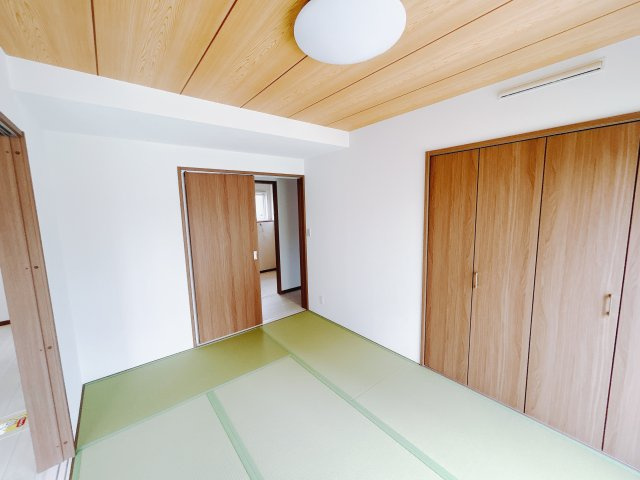 【中古戸建】太田市東矢島町の和室|和室でしか味わえない畳ならではの香りや素材で和のやすらぎを感じてください♪畳にはリラックス効果があるといわれています。のんびりするならやっぱり和室が一番ですね♪