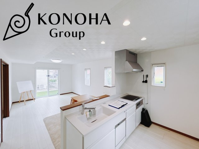 【中古戸建】太田市東矢島町の居間・リビング|お料理をしながらお部屋を見渡せることができる対面キッチンを採用。コミュニケーションがとりやすく、家族の絆が深まります。今日の出来事をおしゃべりしながら楽しい時間をお過ごしください♪