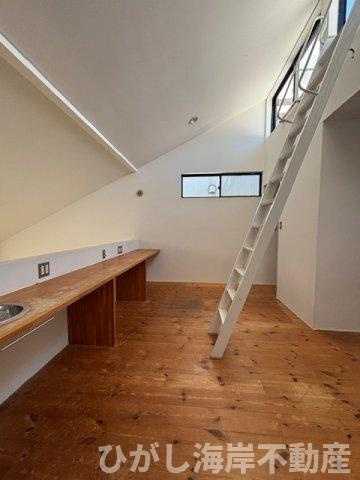藤沢市片瀬3丁目　中古戸建の洋室|屋上へ直行！可動階段付きの遊び心ある空間