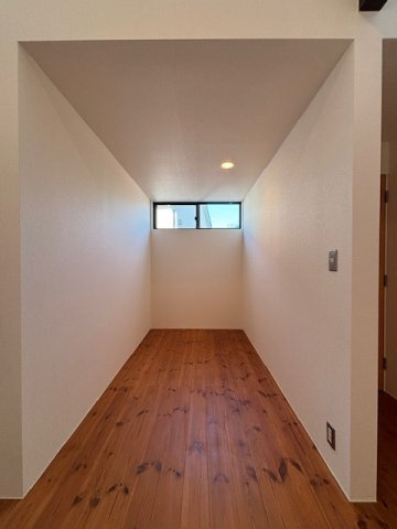 藤沢市片瀬3丁目　中古戸建の玄関|落ち着きある寝室スペースはプライベート感◎