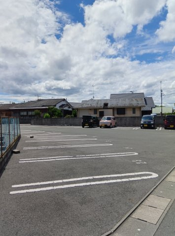 瀬高ビルの駐車場