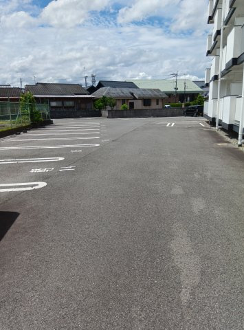 瀬高ビルの駐車場