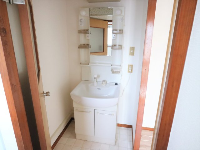 瀬高ビルの独立洗面台|他号室(301号室)のものになります。