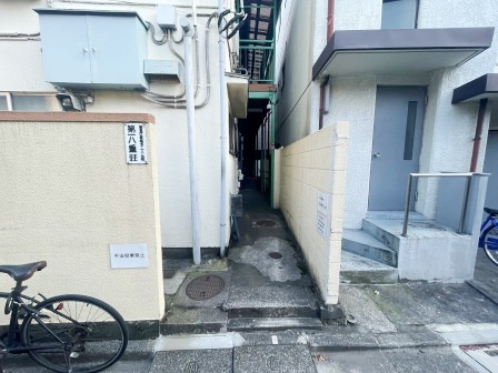 第一八重荘のエントランス