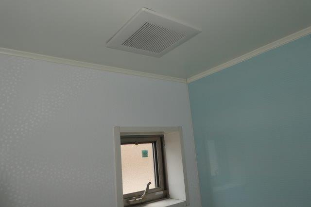 サン・ソニアＡの浴室|浴室窓・換気扇