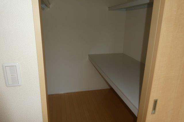 サン・ソニアＡの収納|ウォークインクローゼット