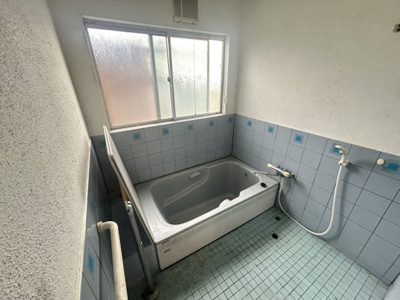 【浴室】 | 橘売家 | 窓付きの明るい浴室です！！