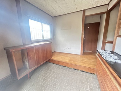 【玄関】 | 橘売家 | ゆとりある広さと窓からの光が心地よい、明るい玄関です！！