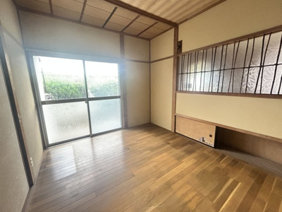 【洋室】 | 橘売家 | 北側洋室は光がたっぷり入る、開放感のあるお部屋です！