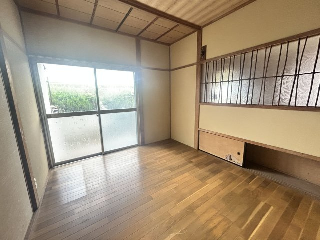 【洋室】 | 橘売家 | 北側洋室は光がたっぷり入る、開放感のあるお部屋です！