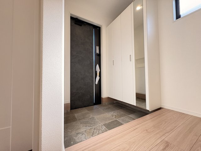 明石市林3丁目新築戸建の玄関