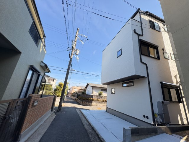 明石市林3丁目新築戸建の前面道路含む現地写真