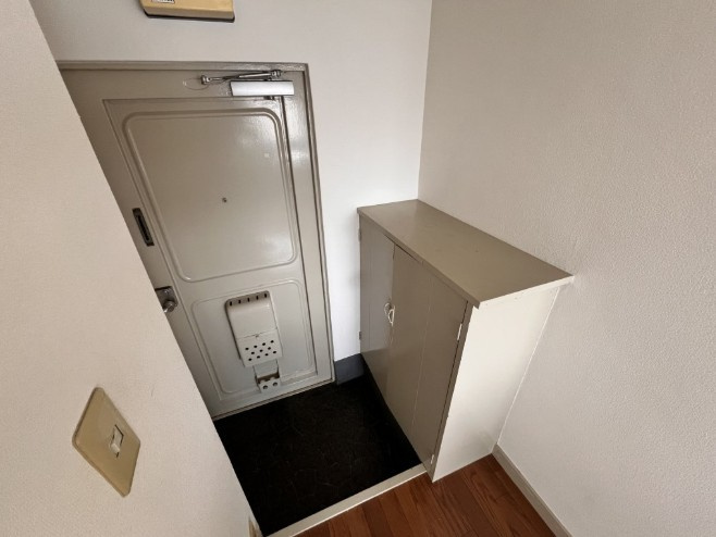 紅梅マンションの玄関