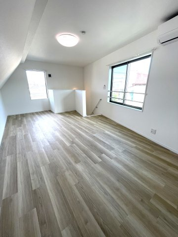 Solare Ⅱの居間・リビング|広々としたロフトです