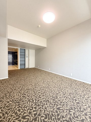 【居間・リビング】 | パークシティ新川崎西三番街D棟 | 別アングルから見たリビングです。