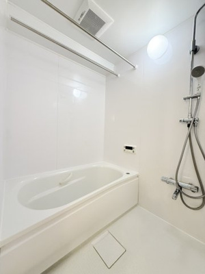 【浴室】 | パークシティ新川崎西三番街D棟 | 追い焚き機能付のユニットバスです。
