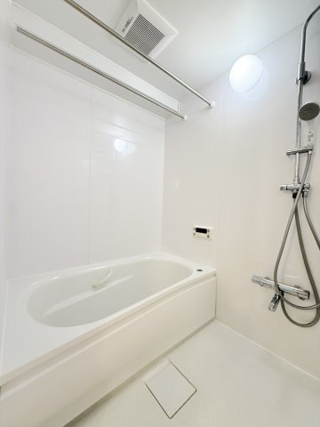 【浴室】 | パークシティ新川崎西三番街D棟 | 追い焚き機能付のユニットバスです。
